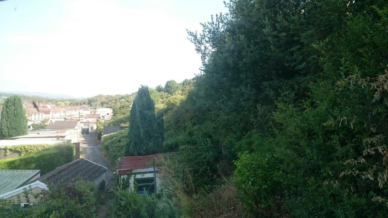 Hill Breeze House Hotel Merthyr Tydfil Eksteriør billede